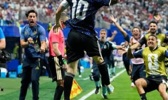 Argentinien gewinnt 2-1 gegen England nach einem Comeback-Sieg